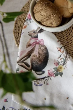 Broodmandje haas en roosjes roze