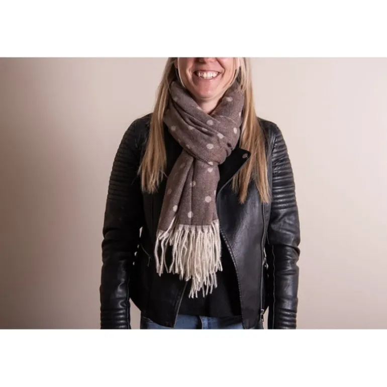 Dames wintersjaal bruin stippen