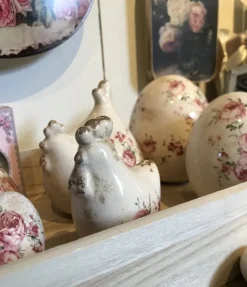 Decoratie kip met roosjes (M)