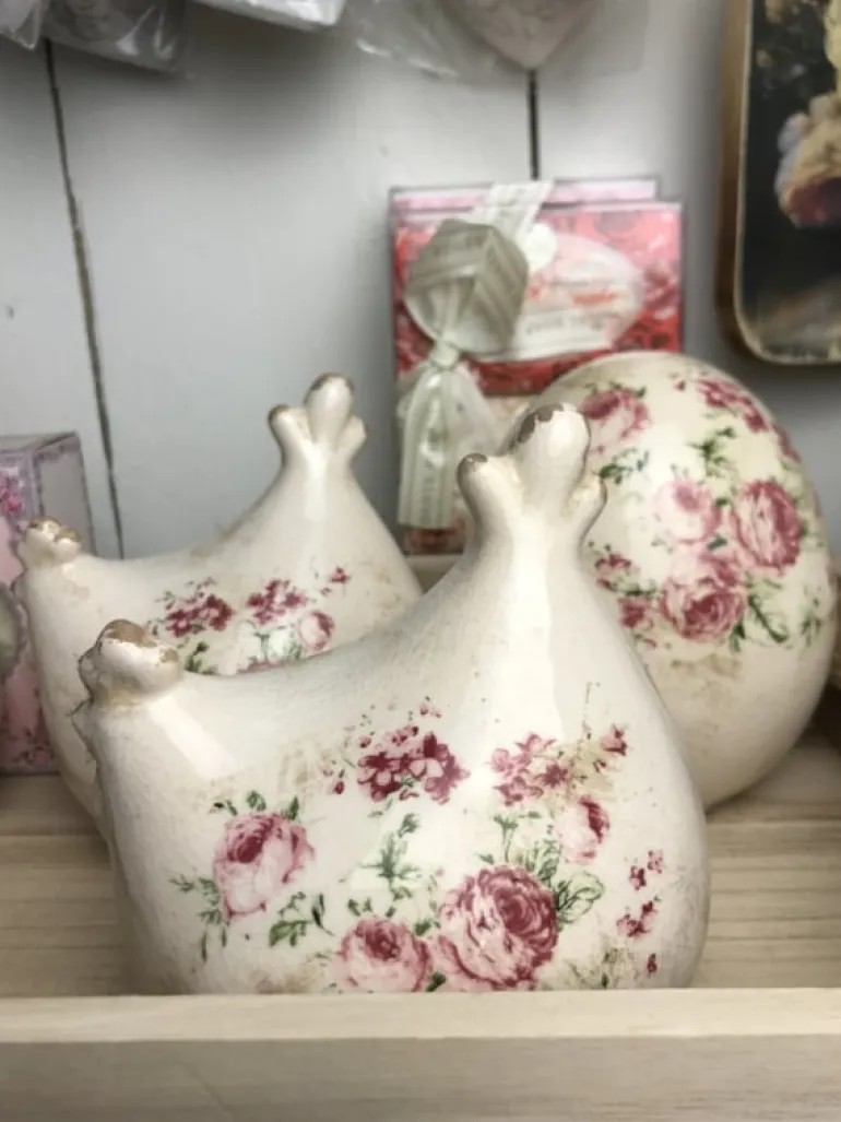 Decoratie kip met roosjes (M)