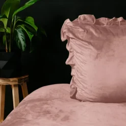 Dekbedovertrek Velvet Ruffels oudroze 240*200/220