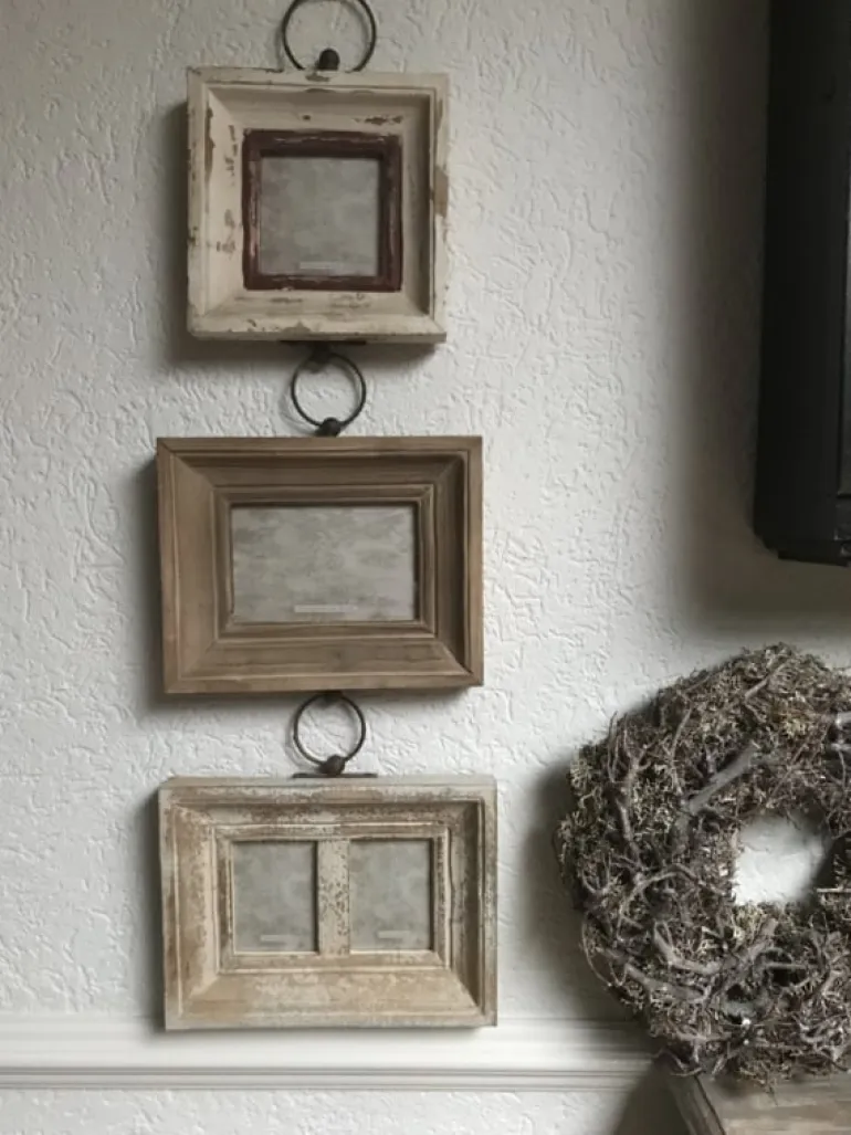 Hangende brocante fotolijst voor 4 foto’s
