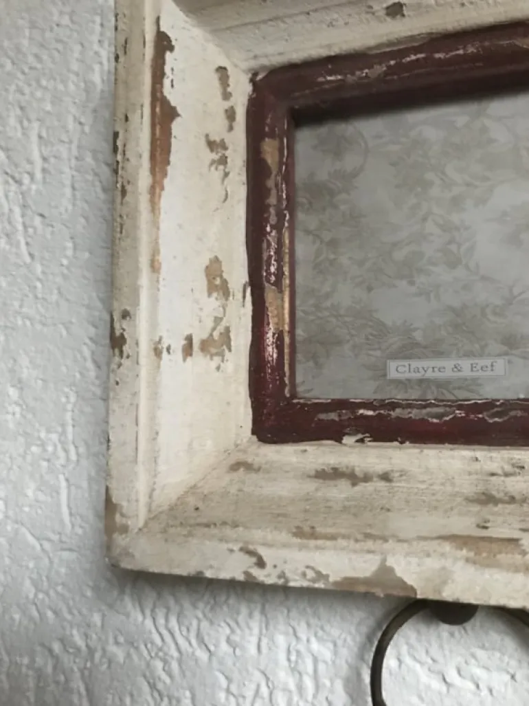 Hangende brocante fotolijst voor 4 foto’s