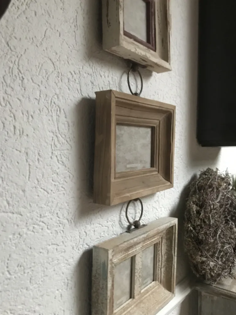 Hangende brocante fotolijst voor 4 foto’s