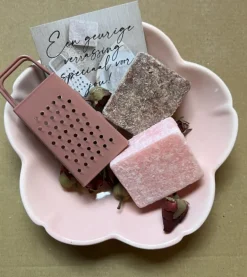 Kadoset geurblokjes met roze schaaltje bloem