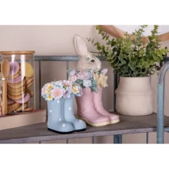 Konijn in roze laarzen met bloemen