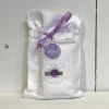Linnen zakje broderie gevuld met Lavendel Zeep