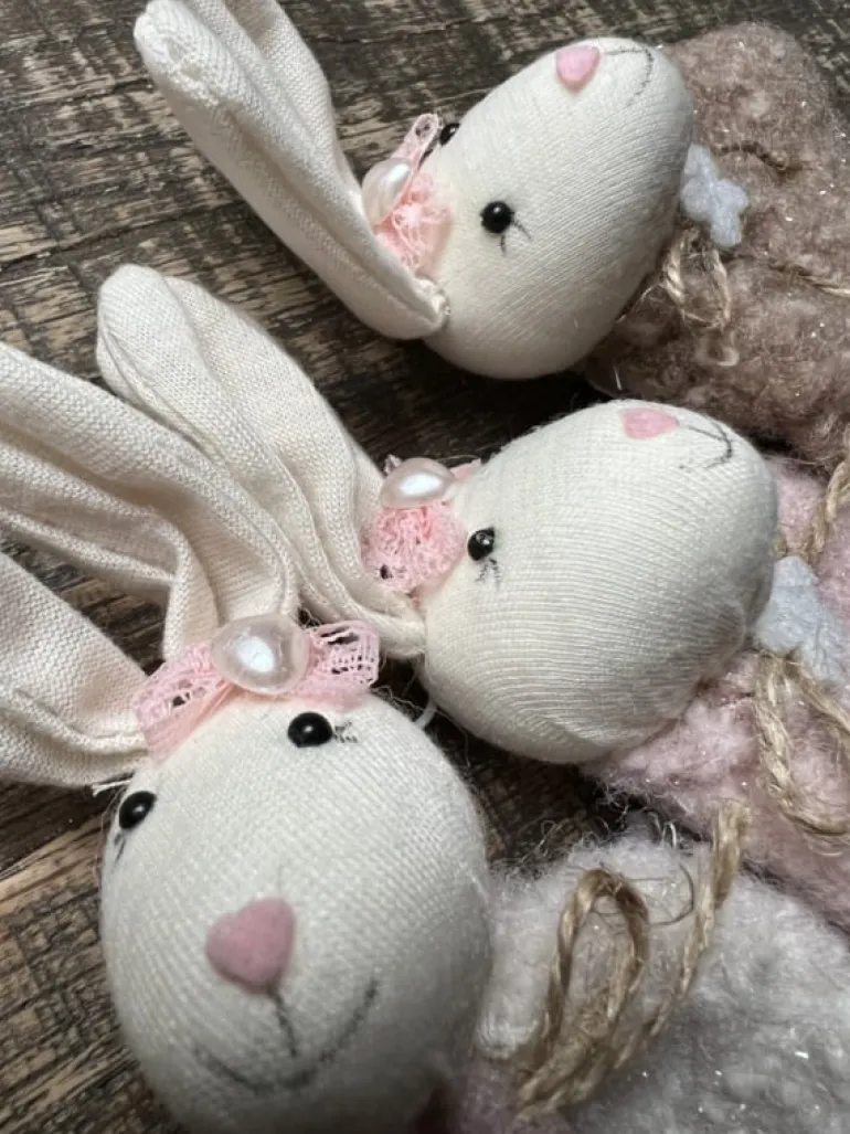 Paashanger konijntje met jurkje beige 16 cm