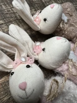 Paashanger konijntje met jurkje roze 16 cm