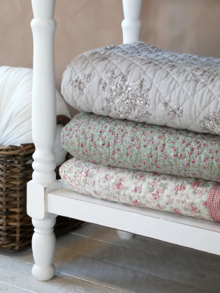 Quilt / woondeken flowers & Lace ribbon 180*130