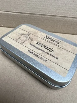 Reismaatje 6 handgemaakte gastenzeepjes in blik