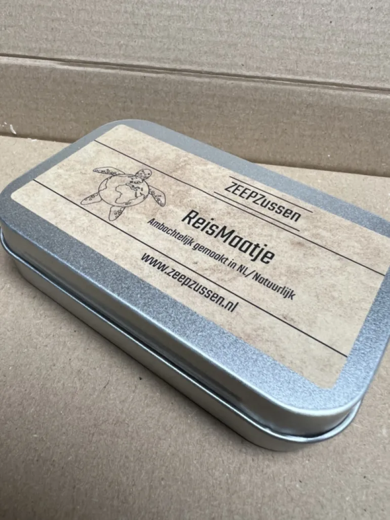 Reismaatje 6 handgemaakte gastenzeepjes in blik