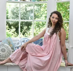 Romantisch nachthemd broderie Jodie roze