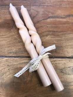Set van 2 kaarsen gedraaid beige