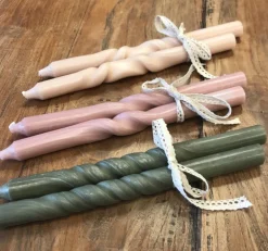 Set van 2 kaarsen gedraaid beige