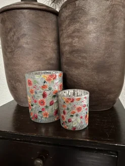Set van 2 waxinelichthouders bloemetjes
