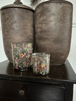 Set van 2 waxinelichthouders bloemen grijs