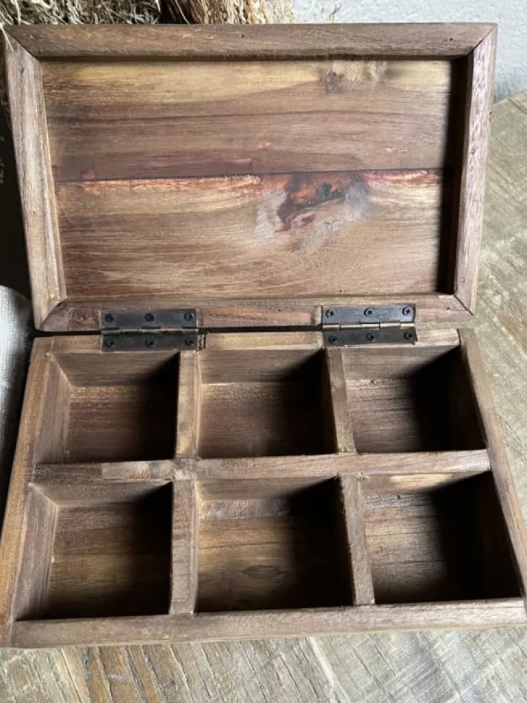 Stoer landelijk houten theedoos 6-vaks