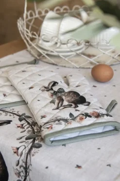 Tafelkleed haas en roosjes groen 100*100