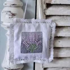 Vierkant gevuld lavendel zakje met kant